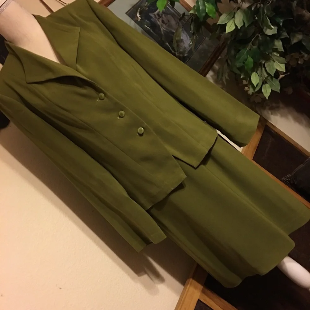 Tower Hill olive green skirt set NWOT 8